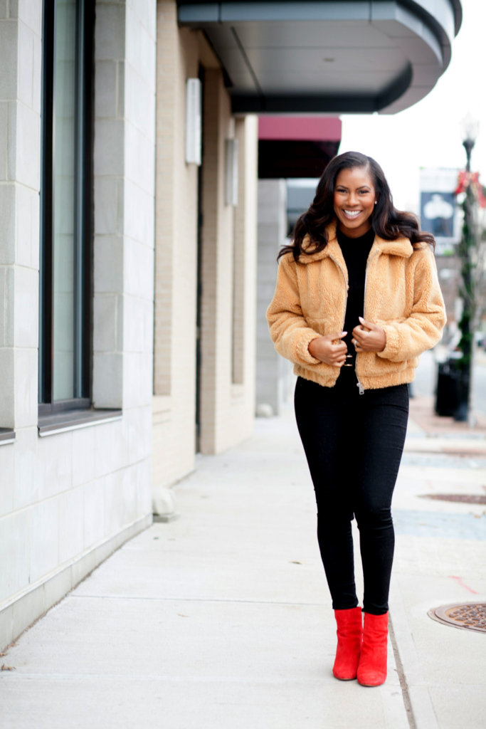 vanessa freeman, vanessa freeman host, vanessa freeman cheddar, vanessa freeman tv host, nessasary style, vanessa freeman blogger, life style xpress, holiday style, holiday ootd, holiday outfit, cozy holiday outfits, how to dress during the holidays, christmas outfit