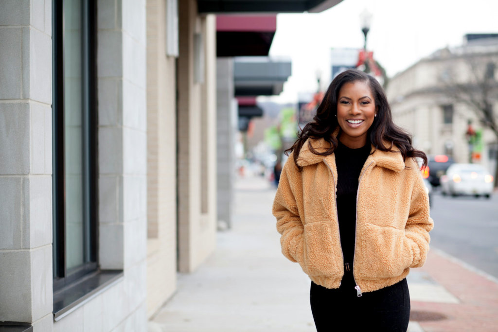 vanessa freeman, vanessa freeman host, vanessa freeman cheddar, vanessa freeman tv host, nessasary style, vanessa freeman blogger, life style xpress, holiday style, holiday ootd, holiday outfit, cozy holiday outfits, how to dress during the holidays, christmas outfit