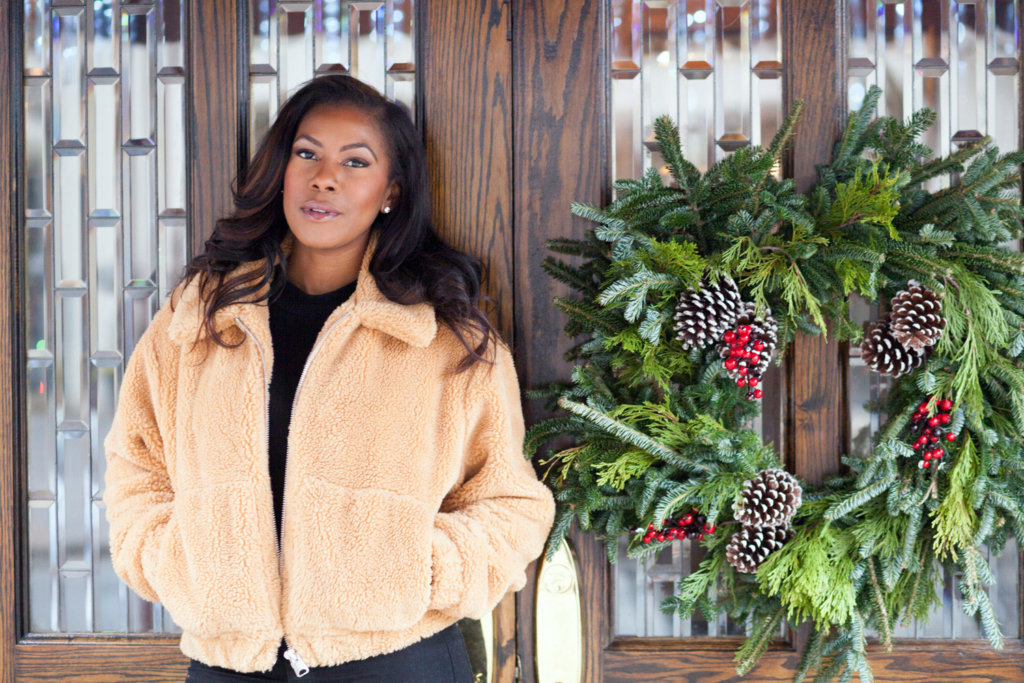 vanessa freeman, vanessa freeman host, vanessa freeman cheddar, vanessa freeman tv host, nessasary style, vanessa freeman blogger, life style xpress, holiday style, holiday ootd, holiday outfit, cozy holiday outfits, how to dress during the holidays, christmas outfit